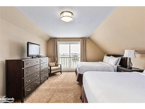 226-125 Fairway Court, The Blue Mountains, ON - Indoor Photo Showing Bedroom