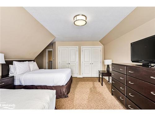 226-125 Fairway Court, The Blue Mountains, ON - Indoor Photo Showing Bedroom