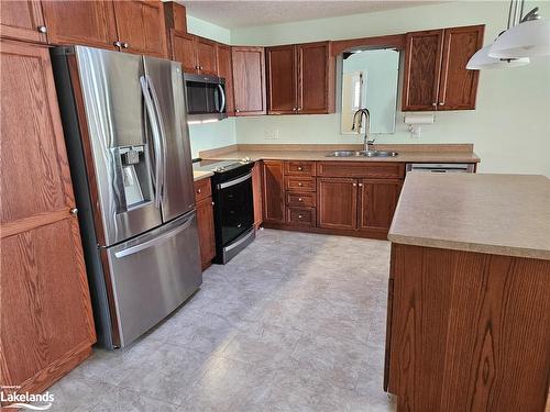 144 Meadow Lane, Wasaga Beach, ON - Indoor Photo Showing Kitchen With Stainless Steel Kitchen With Double Sink