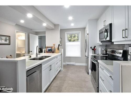 9-127 Alfred Street, Thornbury, ON - Indoor Photo Showing Kitchen With Stainless Steel Kitchen With Double Sink With Upgraded Kitchen