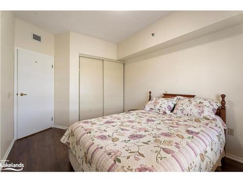 209-49 Raglan Street, Collingwood, ON - Indoor Photo Showing Bedroom