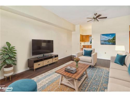 209-49 Raglan Street, Collingwood, ON - Indoor Photo Showing Living Room