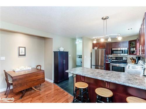 3 Anne Street, Penetanguishene, ON - Indoor Photo Showing Kitchen With Upgraded Kitchen