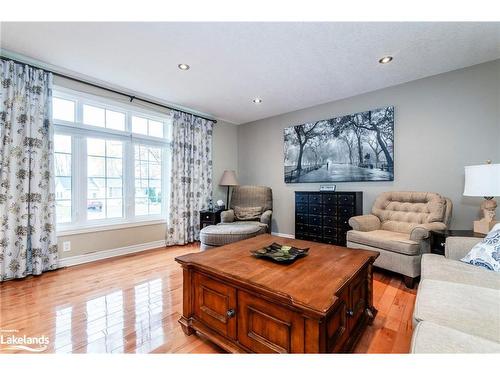 3 Anne Street, Penetanguishene, ON - Indoor Photo Showing Living Room