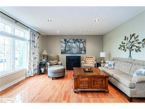 3 Anne Street, Penetanguishene, ON - Indoor Photo Showing Living Room