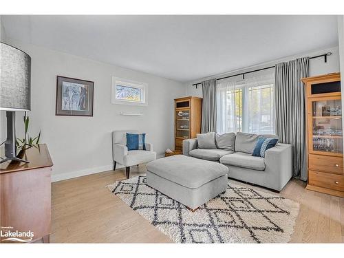 514 Queen Street, Midland, ON - Indoor Photo Showing Living Room