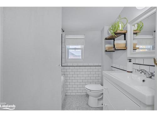 514 Queen Street, Midland, ON - Indoor Photo Showing Bathroom