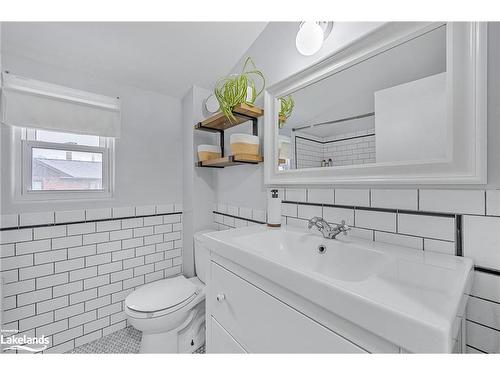 514 Queen Street, Midland, ON - Indoor Photo Showing Bathroom