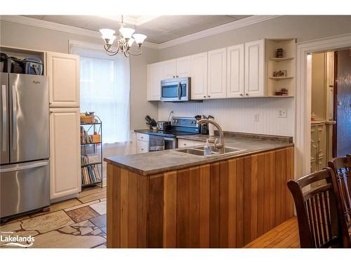 211 Huron Street, Stayner, ON - Indoor Photo Showing Kitchen With Double Sink