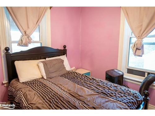 211 Huron Street, Stayner, ON - Indoor Photo Showing Bedroom