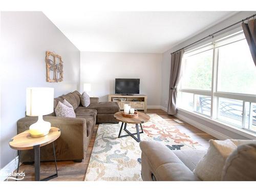 29 Shaw Street, Elmvale, ON - Indoor Photo Showing Living Room