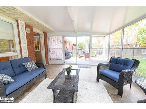 29 Shaw Street, Elmvale, ON - Indoor Photo Showing Living Room