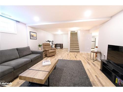 29 Shaw Street, Elmvale, ON - Indoor Photo Showing Living Room