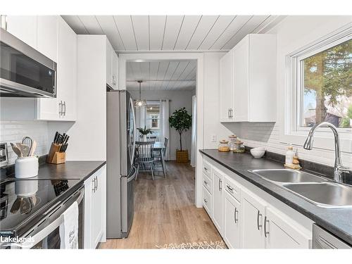 233 Hiram Street, Bracebridge, ON - Indoor Photo Showing Kitchen With Stainless Steel Kitchen With Double Sink