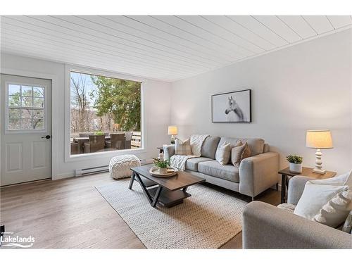 233 Hiram Street, Bracebridge, ON - Indoor Photo Showing Living Room