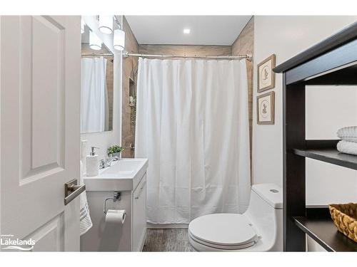 233 Hiram Street, Bracebridge, ON - Indoor Photo Showing Bathroom