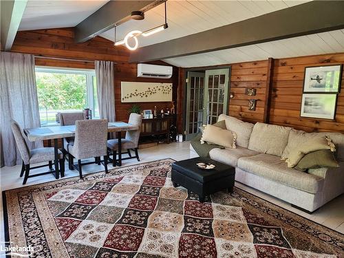 209342 26 Highway, The Blue Mountains, ON - Indoor Photo Showing Living Room