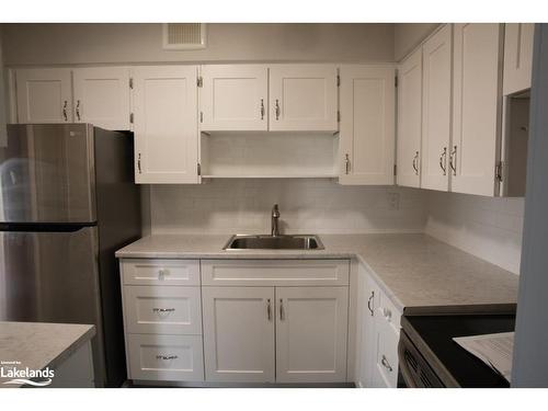 403-460 Ontario Street, Collingwood, ON - Indoor Photo Showing Kitchen