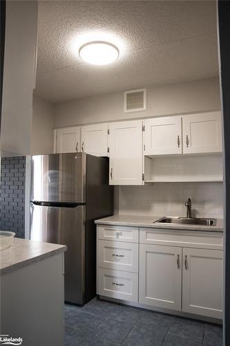 403-460 Ontario Street, Collingwood, ON - Indoor Photo Showing Kitchen