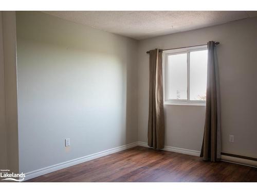 403-460 Ontario Street, Collingwood, ON - Indoor Photo Showing Other Room