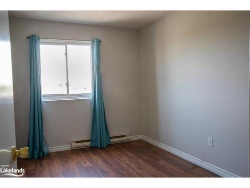 403-460 Ontario Street, Collingwood, ON - Indoor Photo Showing Other Room