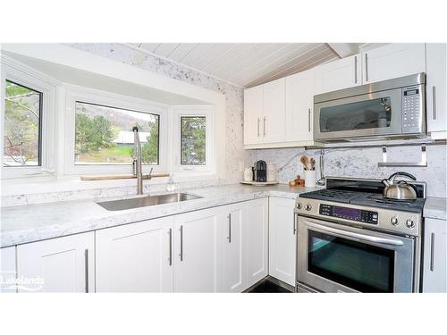 102 Wyandot Court, The Blue Mountains, ON - Indoor Photo Showing Kitchen