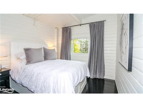 102 Wyandot Court, The Blue Mountains, ON - Indoor Photo Showing Bedroom