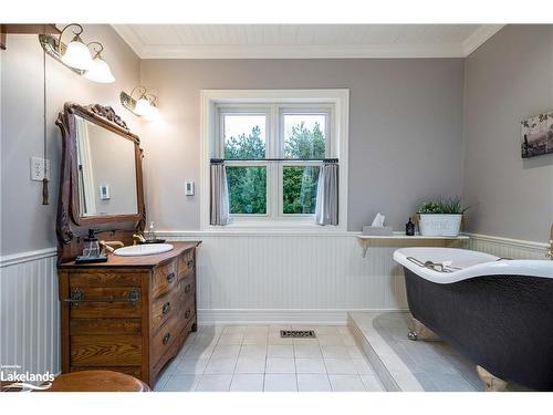 587318 10Th Sideroad, Mulmur, ON - Indoor Photo Showing Bathroom