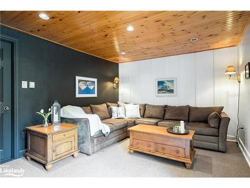 587318 10Th Sideroad, Mulmur, ON - Indoor Photo Showing Living Room