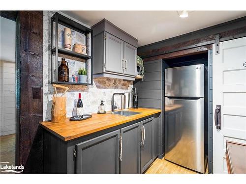 587318 10Th Sideroad, Mulmur, ON - Indoor Photo Showing Kitchen