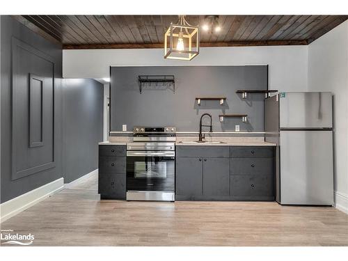 5-43 Manitoba Street, Bracebridge, ON - Indoor Photo Showing Kitchen