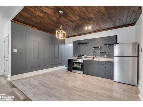 5-43 Manitoba Street, Bracebridge, ON - Indoor Photo Showing Kitchen