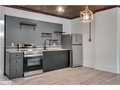 5-43 Manitoba Street, Bracebridge, ON - Indoor Photo Showing Kitchen