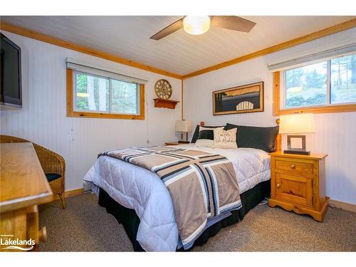 1163 Parkers Point Road, Gravenhurst, ON - Indoor Photo Showing Bedroom