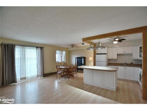 509-460 Ontario Street, Collingwood, ON - Indoor Photo Showing Kitchen