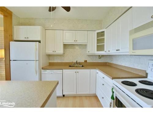 509-460 Ontario Street, Collingwood, ON - Indoor Photo Showing Kitchen