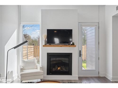 9-19B West Street, Kawartha Lakes, ON - Indoor Photo Showing Living Room With Fireplace