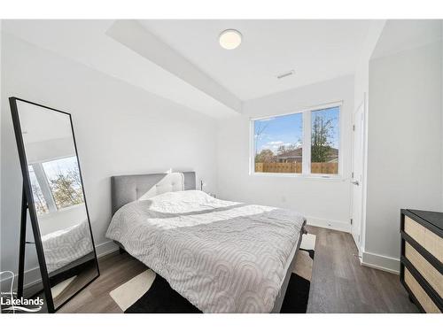 9-19B West Street, Kawartha Lakes, ON - Indoor Photo Showing Bedroom