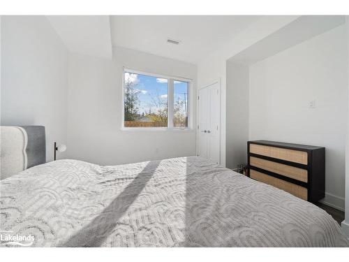 9-19B West Street, Kawartha Lakes, ON - Indoor Photo Showing Bedroom