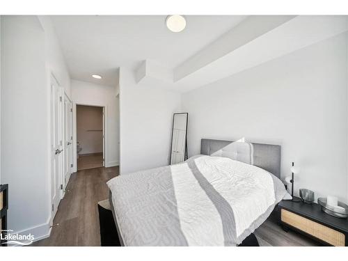 9-19B West Street, Kawartha Lakes, ON - Indoor Photo Showing Bedroom