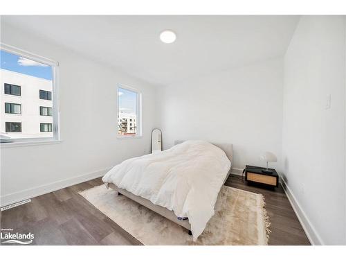 9-19B West Street, Kawartha Lakes, ON - Indoor Photo Showing Bedroom