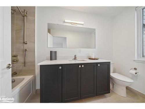 9-19B West Street, Kawartha Lakes, ON - Indoor Photo Showing Bathroom