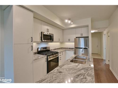 412-5 Spooner Crescent, Collingwood, ON - Indoor Photo Showing Kitchen With Double Sink With Upgraded Kitchen