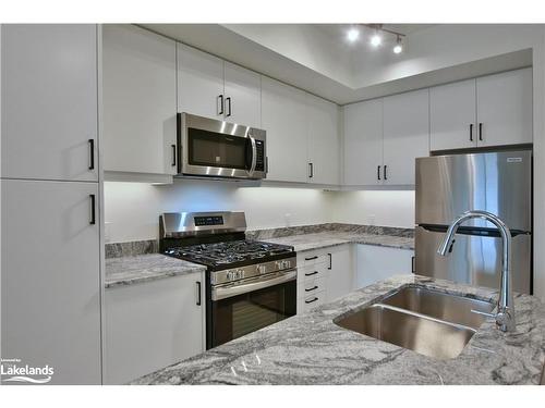 412-5 Spooner Crescent, Collingwood, ON - Indoor Photo Showing Kitchen With Double Sink With Upgraded Kitchen