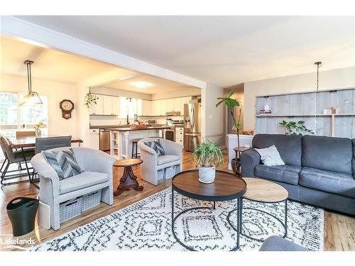 109 Knox Road W, Wasaga Beach, ON - Indoor Photo Showing Living Room