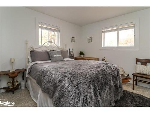 109 Knox Road W, Wasaga Beach, ON - Indoor Photo Showing Bedroom