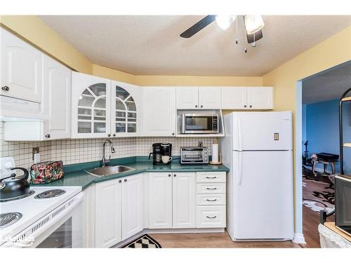 614-41 Markbrook Lane, Etobicoke, ON - Indoor Photo Showing Kitchen