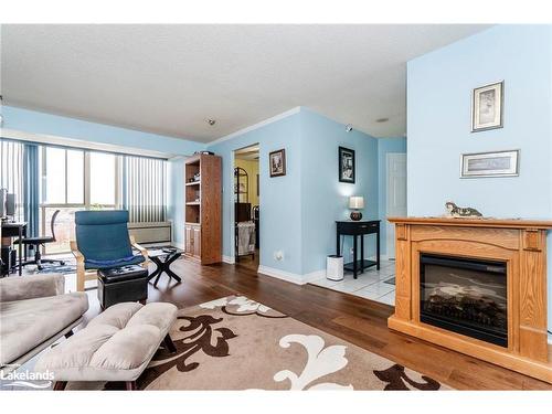 614-41 Markbrook Lane, Etobicoke, ON - Indoor Photo Showing Living Room With Fireplace