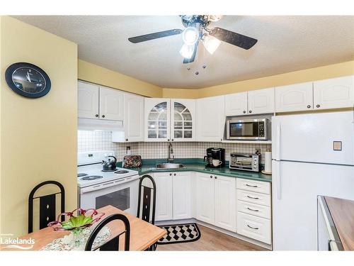 614-41 Markbrook Lane, Etobicoke, ON - Indoor Photo Showing Kitchen