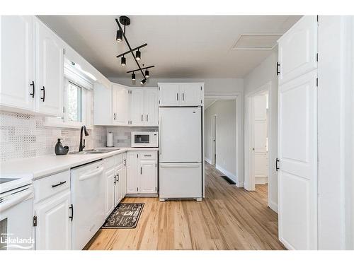 33 Niagara Street, Collingwood, ON - Indoor Photo Showing Kitchen